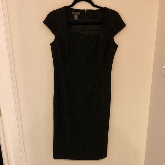 Banana Republic Dresses & Skirts - Banana Republic LBD With Piping and Cap Sleeve Black 6